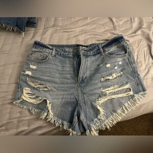 fashion nova shorts size 16